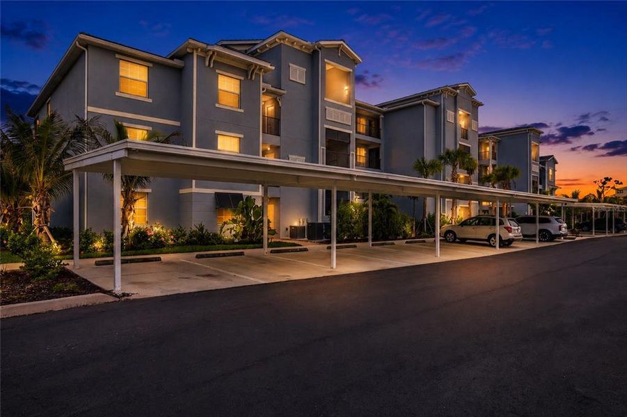 Condo located in Punta Gorda, FL showcasing its design and architecture (Image 5).