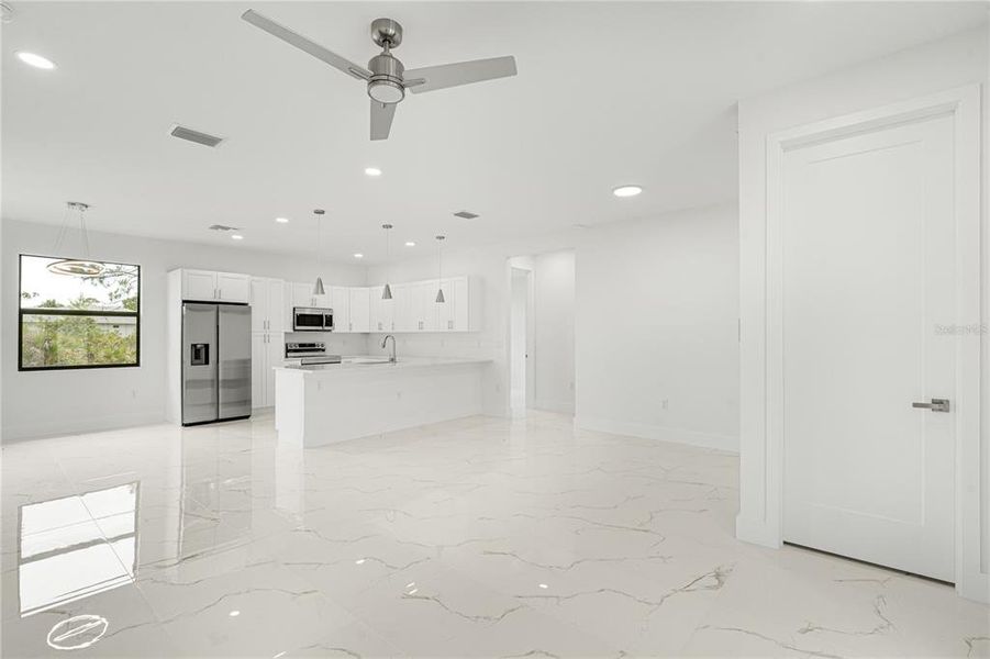 Spacious, unfurnished interior of a new home in , Rotonda West (Image 22).