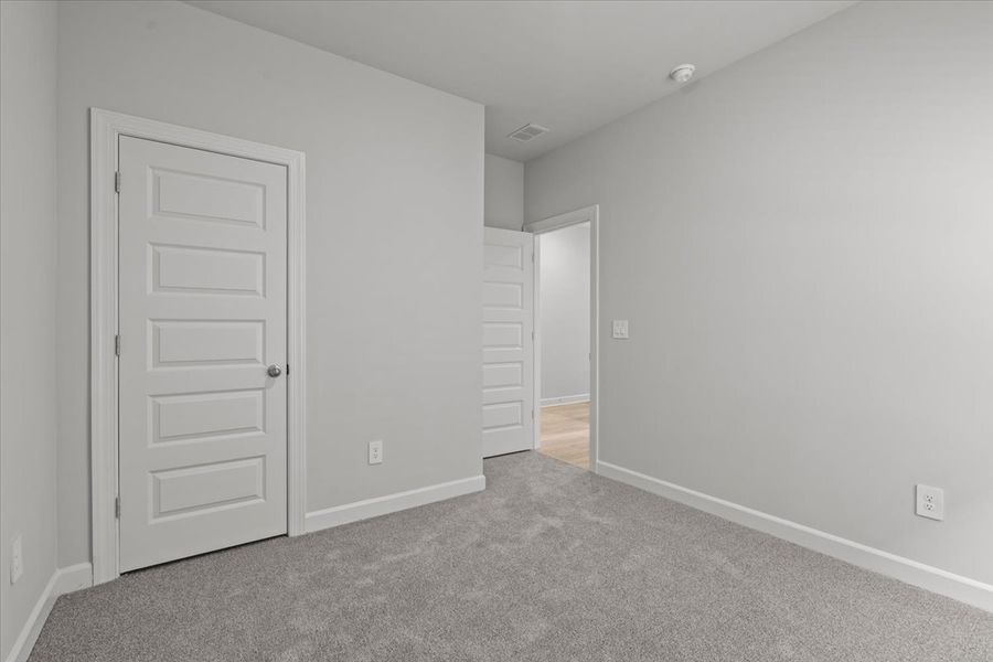 Spacious, unfurnished interior of a new home in Holland Park, Spartanburg (Image 15).