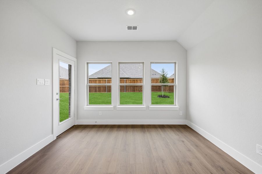 Spacious, unfurnished interior of a new home in Dove Hollow, Waxahachie (Image 26). Spacious, unfurnished interior of a new home in Dove Hollow, Waxahachie (Image 26).