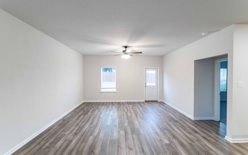 Spacious, unfurnished interior of a new home in The Grove, Sherman (Image 10).