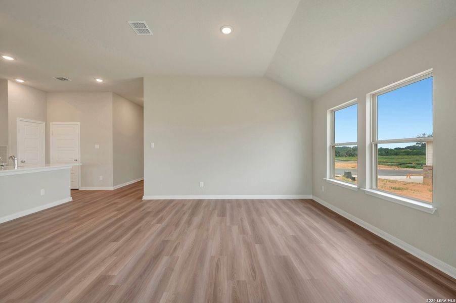 Spacious, unfurnished interior of a new home in Hickory Ridge Estates, Elmendorf (Image 29).