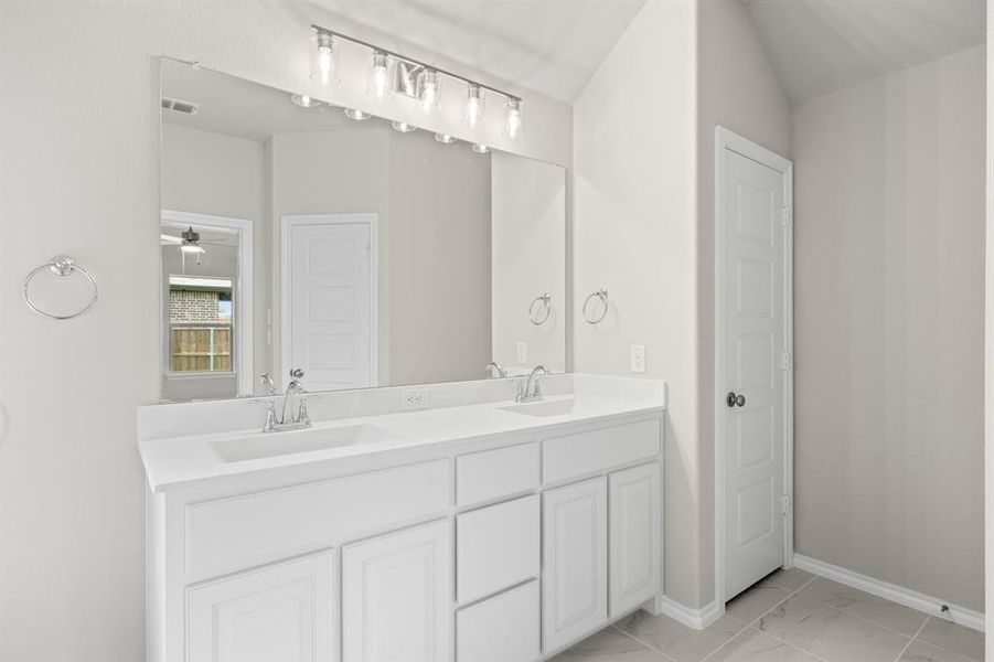 DFW-Chisholm Hills-Concept 1503-806 Misty Lane- Primary Suite -Risewell Homes-4 DFW-Chisholm Hills-Concept 1503-806 Misty Lane- Primary Suite -Risewell Homes-4