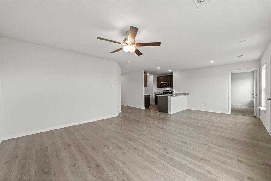 Spacious, unfurnished interior of a new home in Retreat at Fossil Creek, Fort Worth (Image 6).