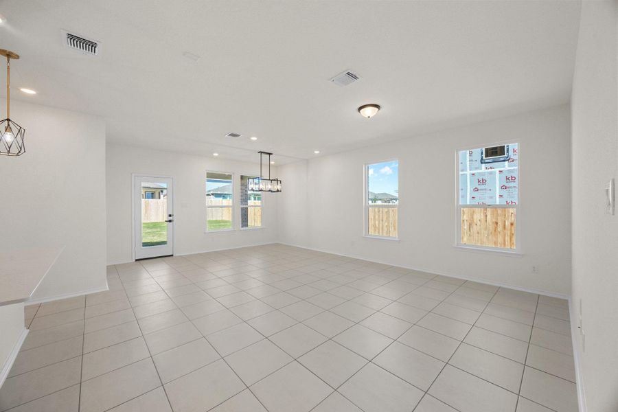 Spacious, unfurnished interior of a new home in Mustang Valley, Manor (Image 13).