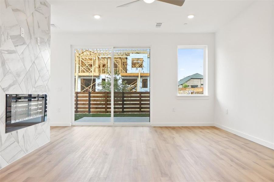 008-20241030-1427AzaleaDrive-Melissa-TX-75454-Living.jpg-SMALL 008-20241030-1427AzaleaDrive-Melissa-TX-75454-Living.jpg-SMALL