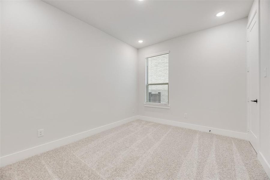 Spacious, unfurnished interior of a new home in Collin Creek, Plano (Image 21).