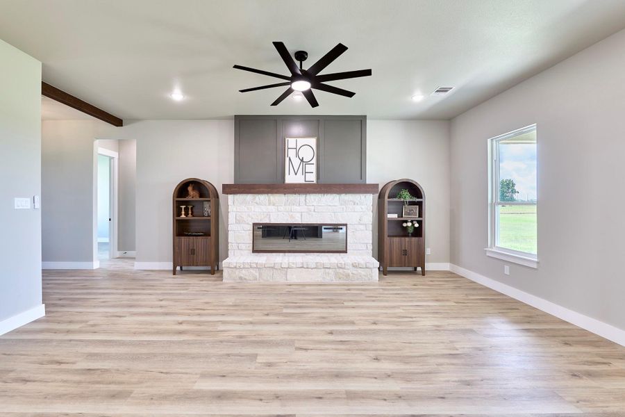 Spacious, unfurnished interior of a new home in , Angleton (Image 22).