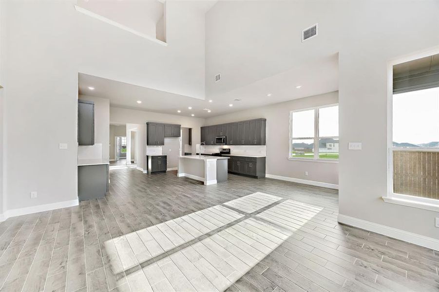 Image 30 of a home in Venetian.