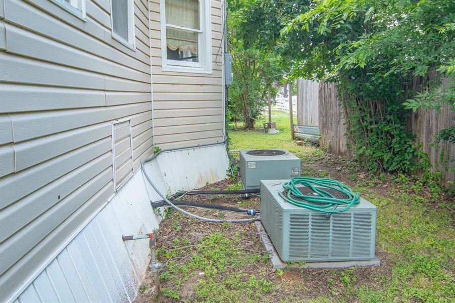 Exterior details and patio area of a home in , Brownwood (Image 12).