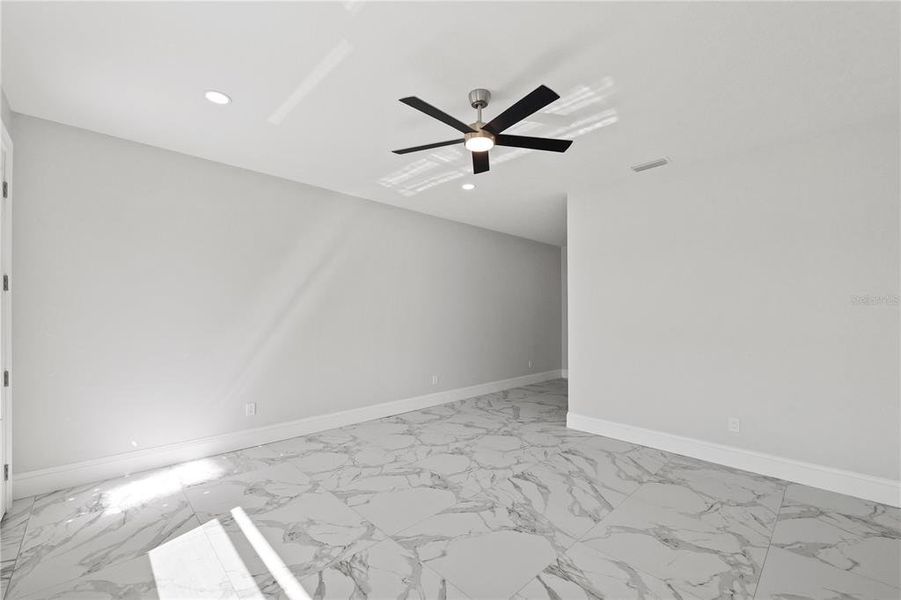 Spacious, unfurnished interior of a new home in , Tampa (Image 30).