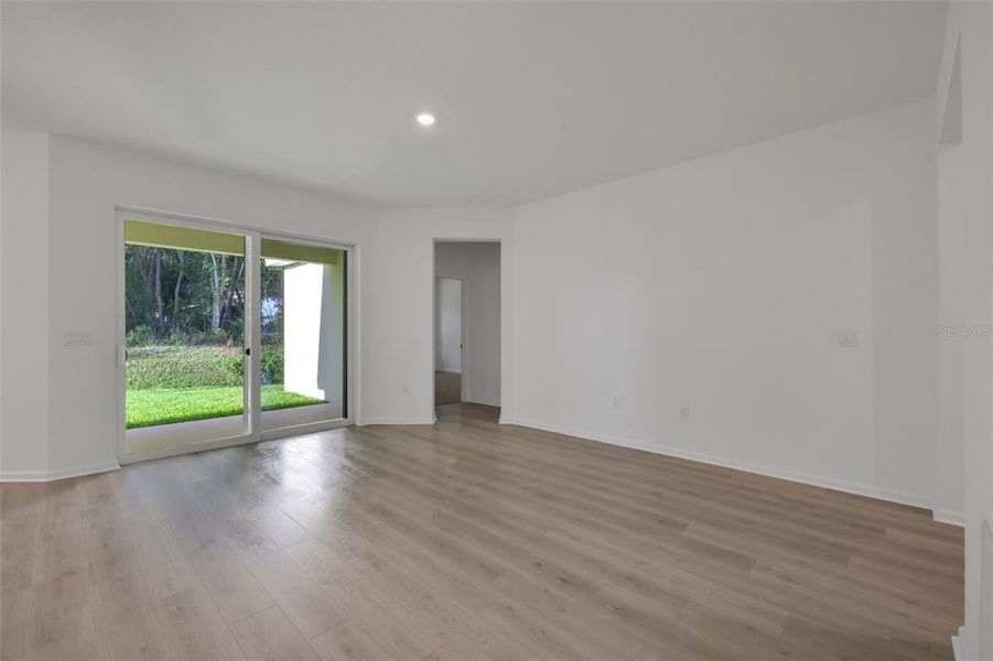 Spacious, unfurnished interior of a new home in Seaport Village, Tavares (Image 20).