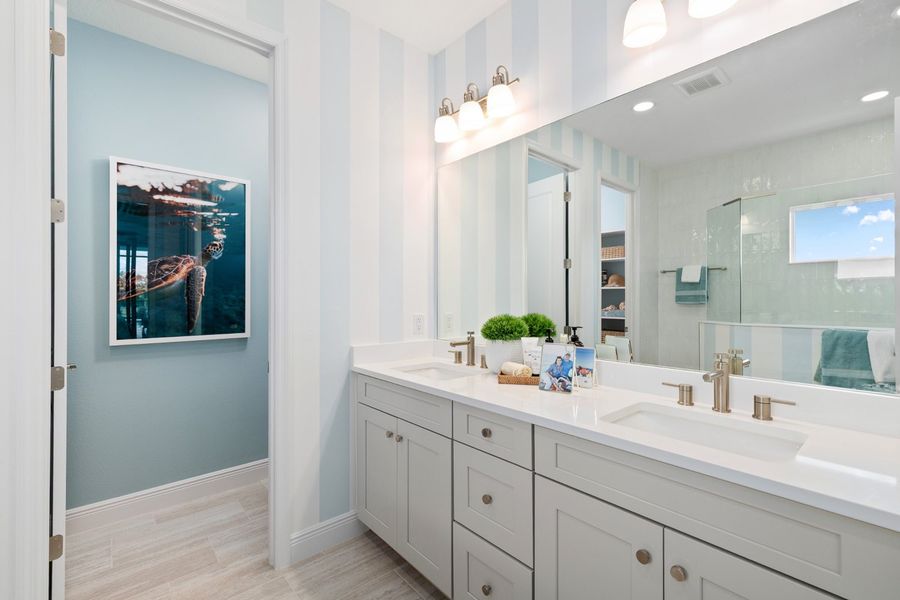 Representative furnished interior of a home built from the Heritage 2 by Neal Communities in Palmera, Venice (Image 14).