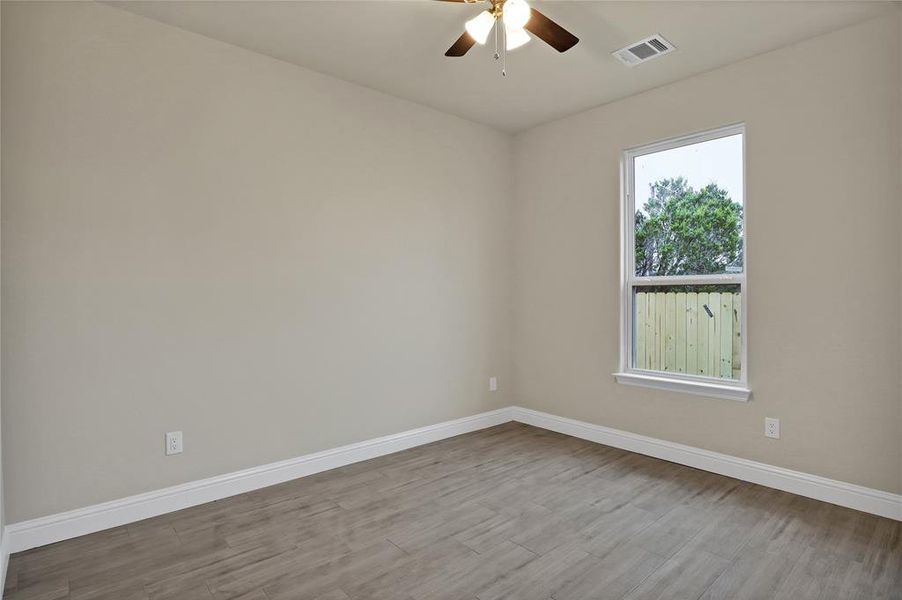 Spacious, unfurnished interior of a new home in , Granbury (Image 18).