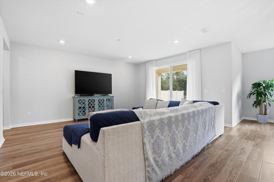 Furnished interior view inside a new home in , Middleburg (Image 9).