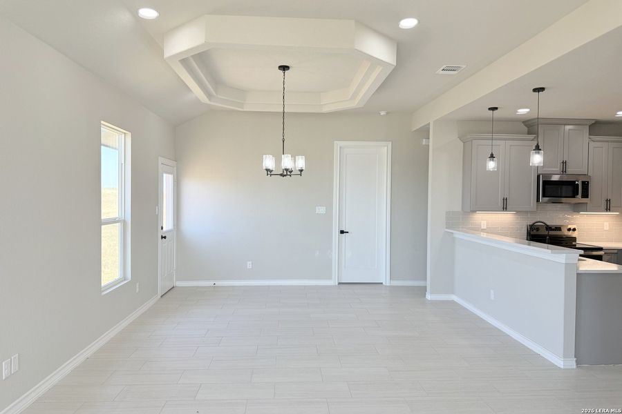 Spacious, unfurnished interior of a new home in , La Vernia (Image 20).