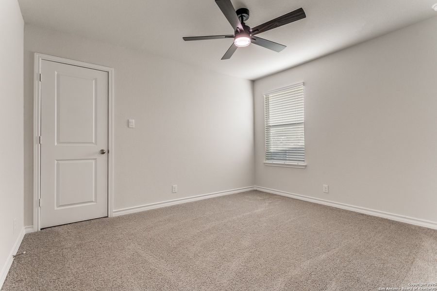 Spacious, unfurnished interior of a new home in The Canyons at Amhurst, San Antonio (Image 20). Spacious, unfurnished interior of a new home in The Canyons at Amhurst, San Antonio (Image 20).