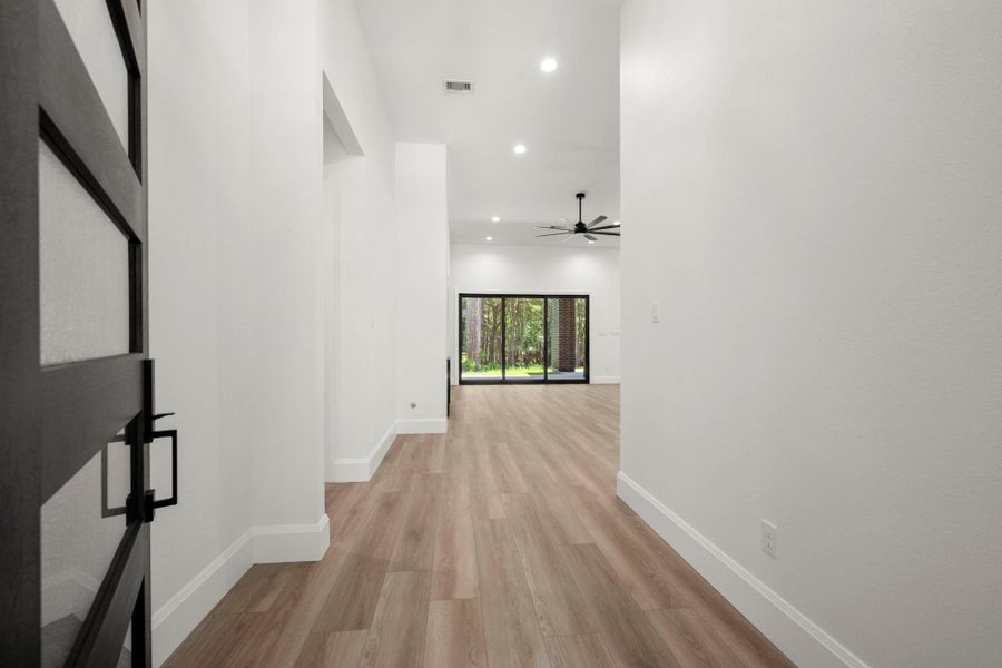Spacious, unfurnished interior of a new home in , Huntsville (Image 18).