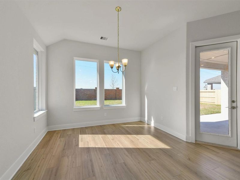 Spacious, unfurnished interior of a new home in Lago Mar, Texas City (Image 23).