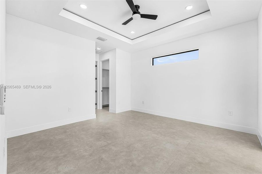Spacious, unfurnished interior of a new home in , Cape Coral (Image 15).
