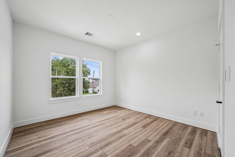 Spacious, unfurnished interior of a new home in , Houston (Image 30).