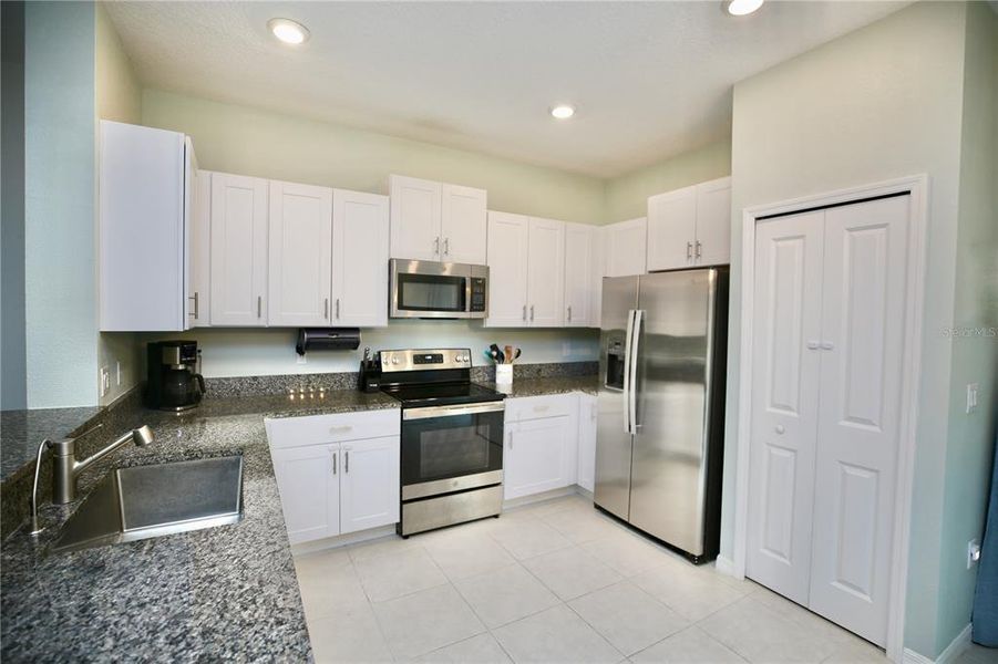 Furnished interior view inside a new home in , Land O' Lakes (Image 32).