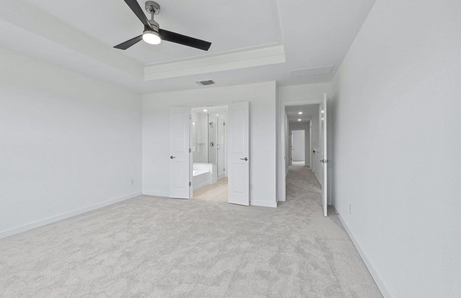 Spacious, unfurnished interior of a new home in Wolf Ranch, Georgetown (Image 30).