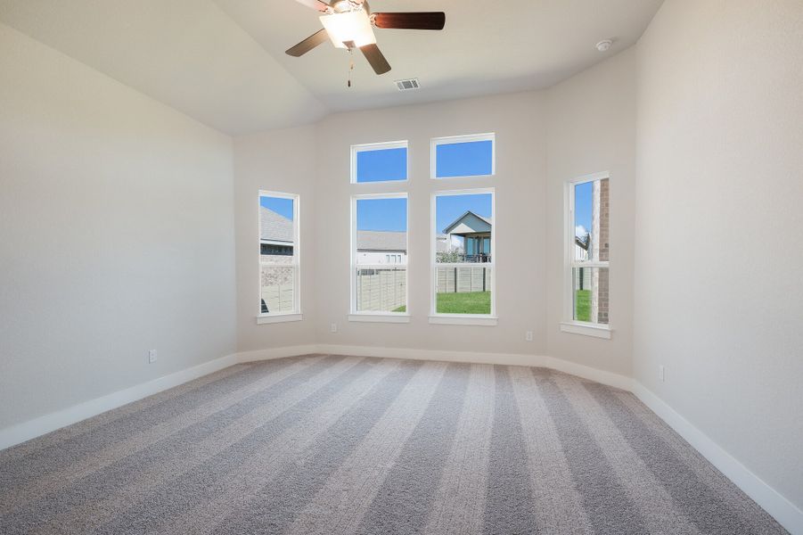 Spacious, unfurnished interior of a new home in The Grove at Vintage Oaks, New Braunfels (Image 33).