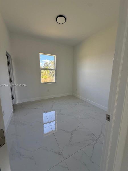 Spacious, unfurnished interior of a new home in , Lehigh Acres (Image 14).