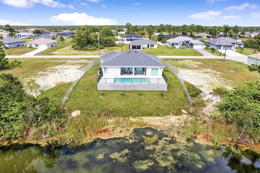 Exterior details and patio area of a home in , Cape Coral (Image 33).