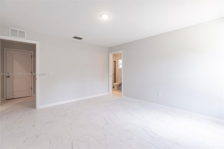 Spacious, unfurnished interior of a new home in , Lehigh Acres (Image 15).