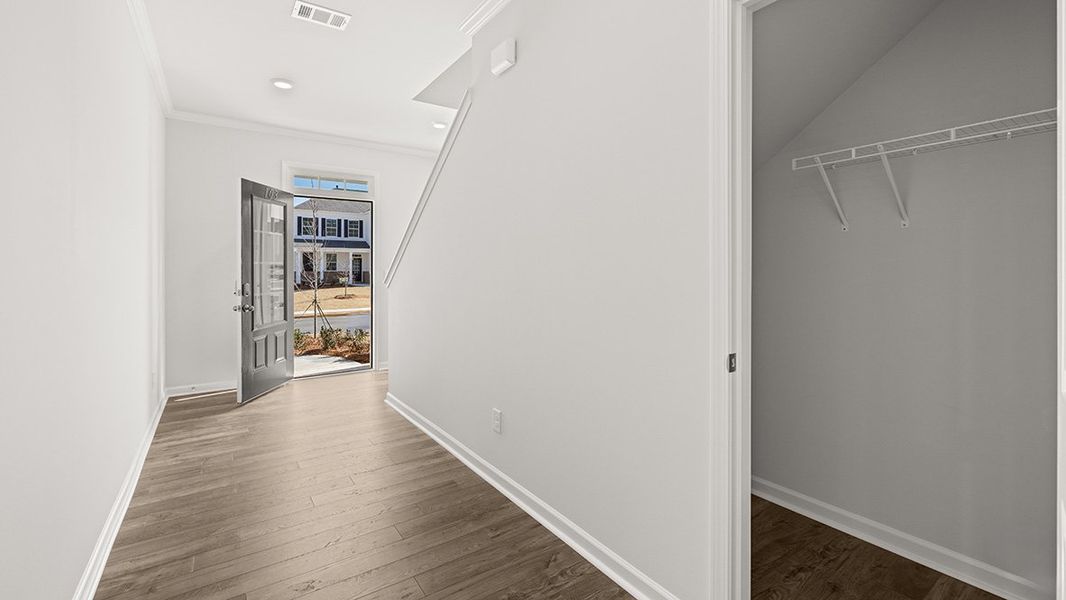 Representative unfurnished interior of a home built from the Robie by D.R. Horton in Rolling Meadows, Jasper (Image 9).