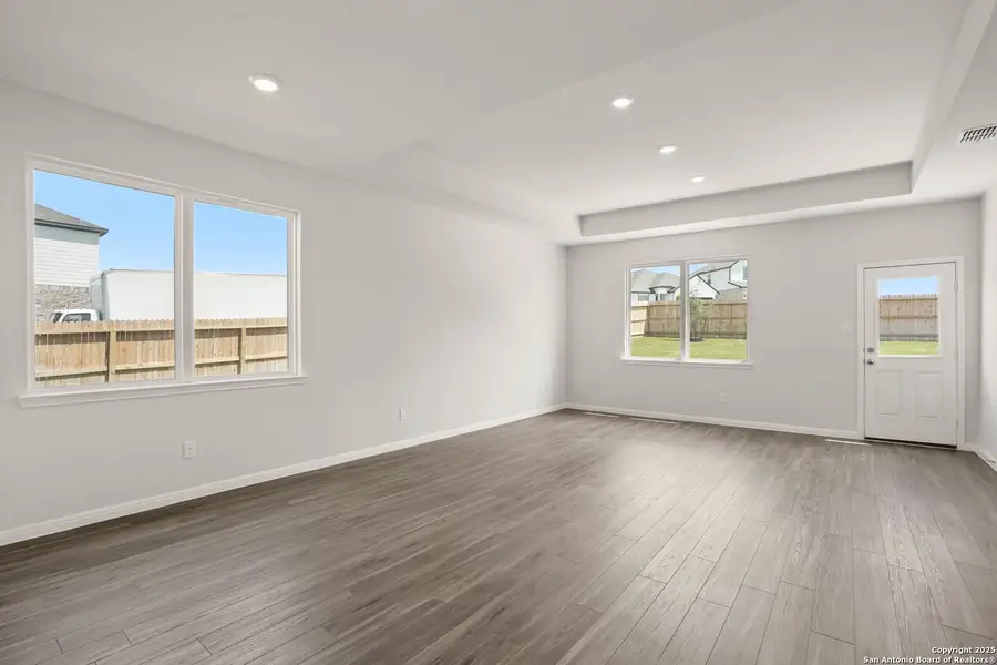 Spacious, unfurnished interior of a new home in Cinco Lakes, San Antonio (Image 10). Spacious, unfurnished interior of a new home in Cinco Lakes, San Antonio (Image 10).