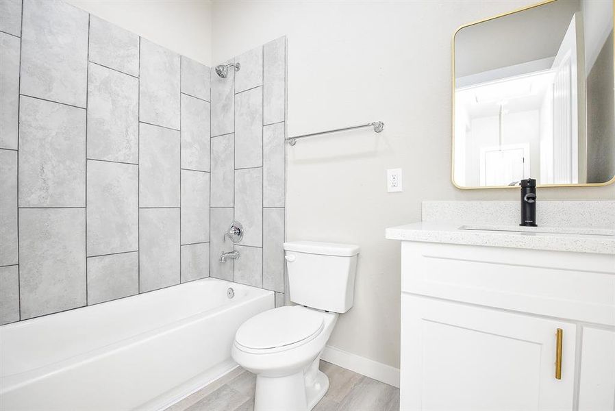 Secondary Bathroom with Shower Tub Combination