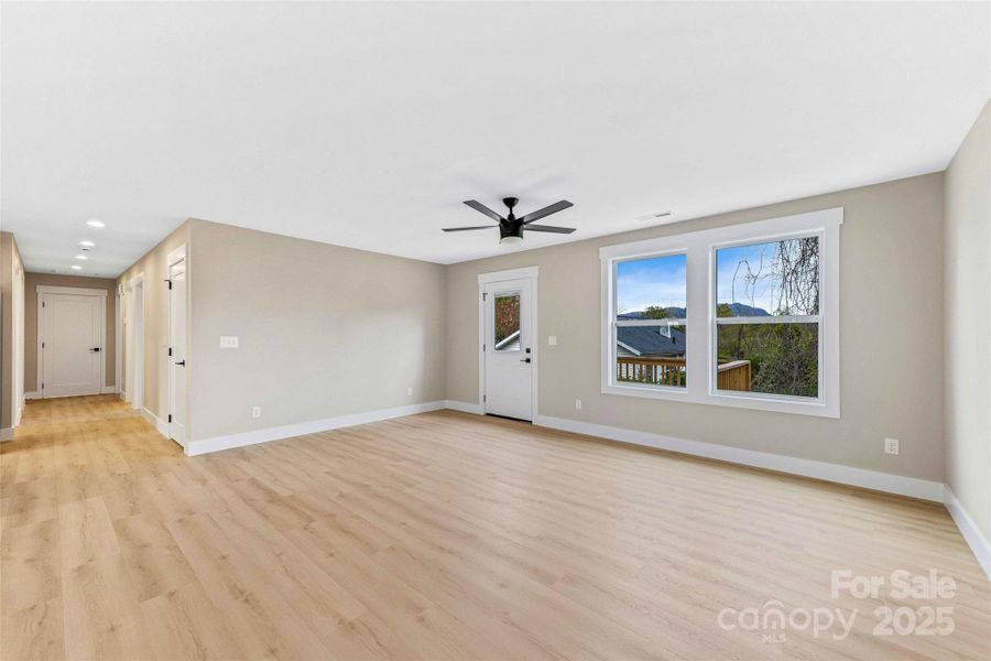 Spacious, unfurnished interior of a new home in , Marion (Image 43).