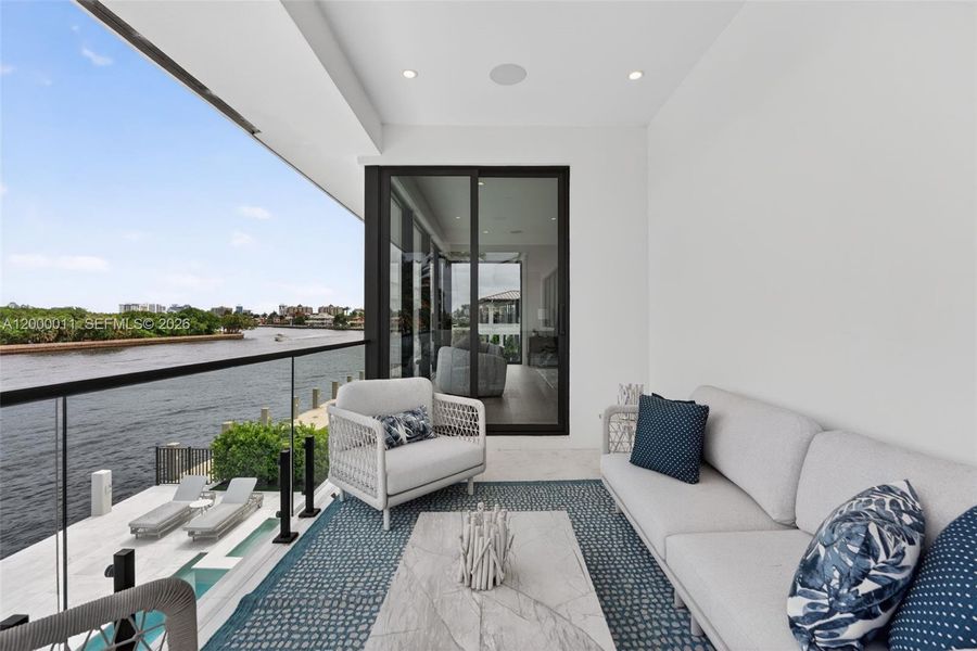 Exterior details and patio area of a home in , Fort Lauderdale (Image 2).