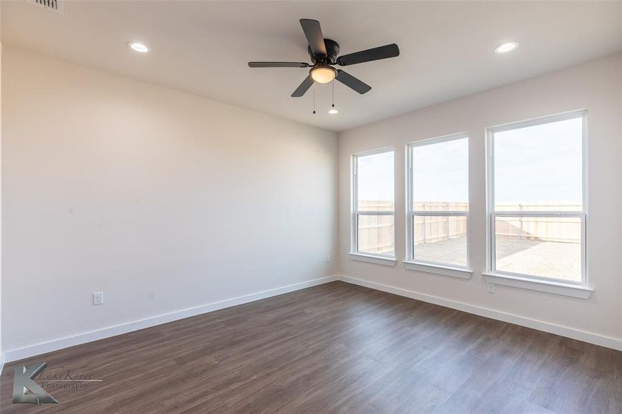 Spacious, unfurnished interior of a new home in , Abilene (Image 28).