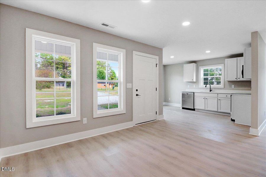 36-303 E James St-36