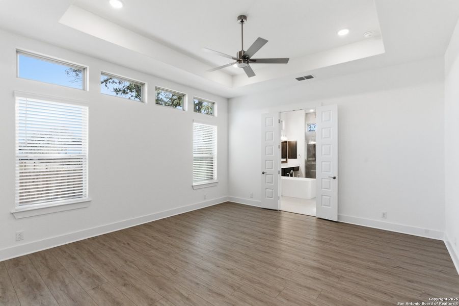 Spacious, unfurnished interior of a new home in Mesa Western, Cibolo (Image 20).