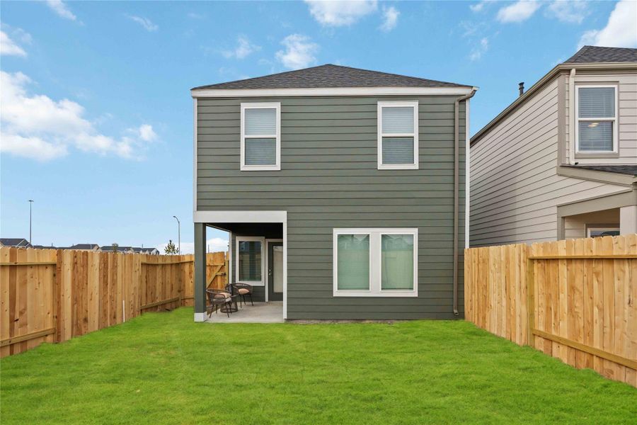 Exterior details and patio area of a home in Pinehaven, Houston (Image 3).