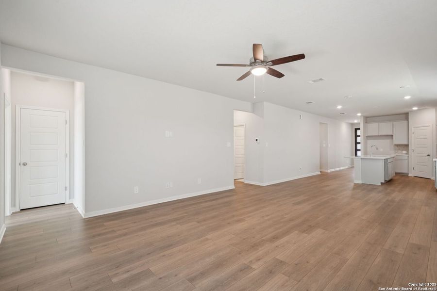 Spacious, unfurnished interior of a new home in Estancia Ranch - Premier Series, San Antonio (Image 29).