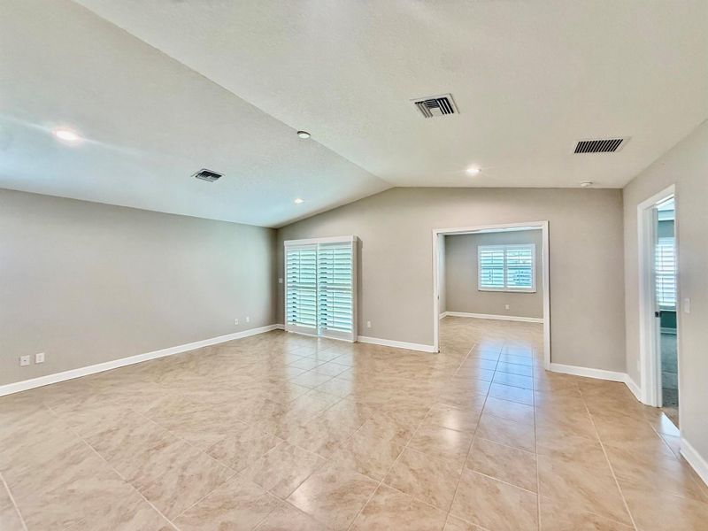Spacious, unfurnished interior of a new home in , Fort Pierce (Image 40).
