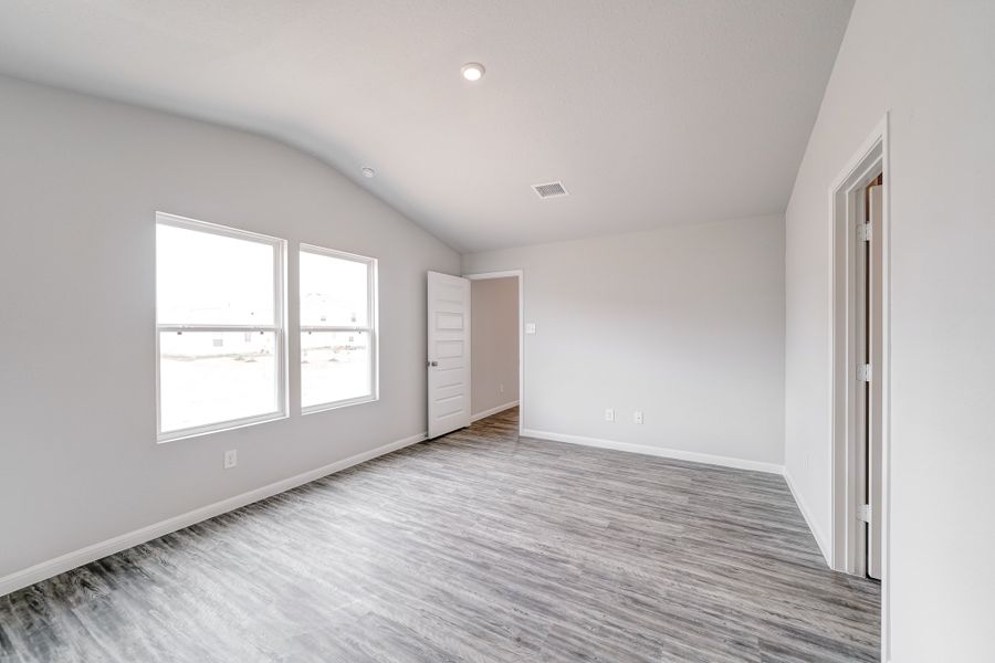 Representative unfurnished interior of a home built from the Lincoln by National HomeCorp in Splawn Ranch, Killeen (Image 30).