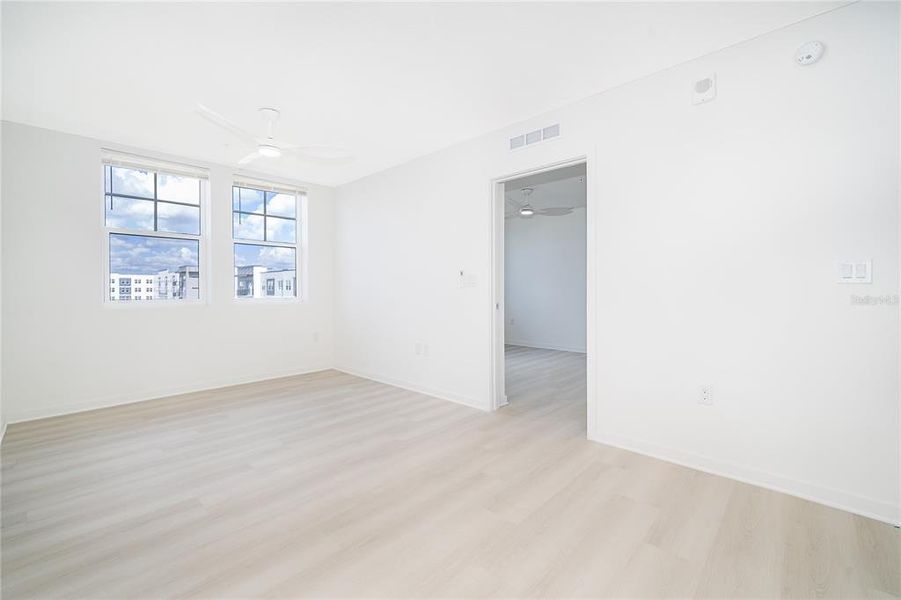 Spacious, unfurnished interior of a new home in , Orlando (Image 23).