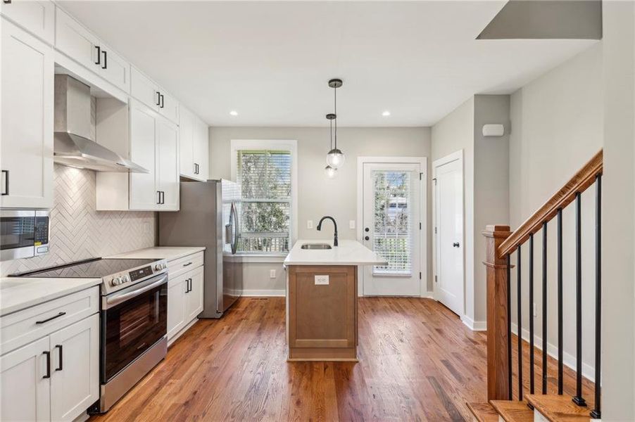 Furnished interior view inside a new home in , Atlanta (Image 4).