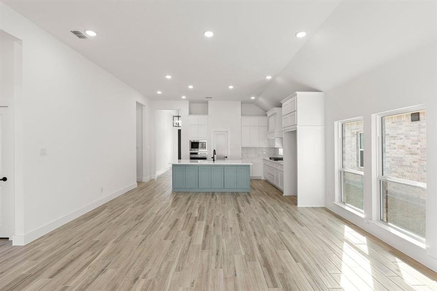 Spacious, unfurnished interior of a new home in Valencia on The Lake, Little Elm (Image 23).