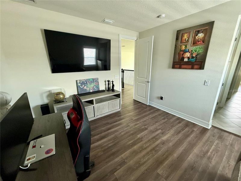 Furnished interior view inside a new home in , Orlando (Image 10).