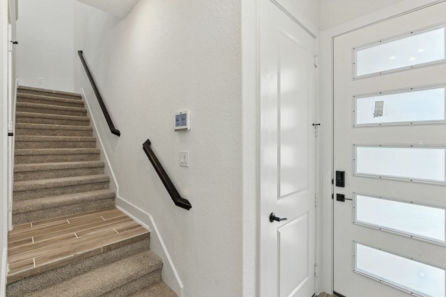 Spacious, unfurnished interior of a new home in Rose Hill, San Antonio (Image 18).