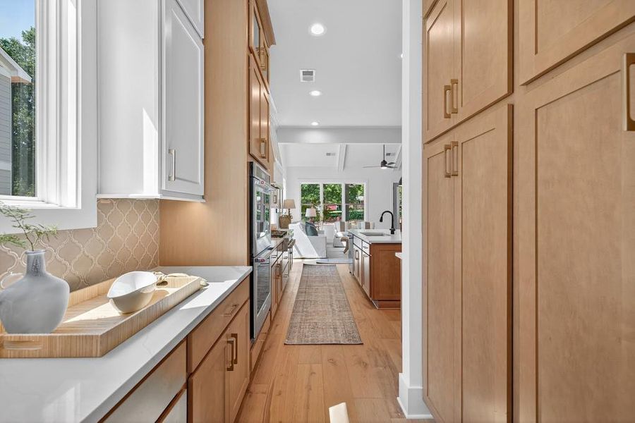 Furnished interior view inside a new home in Livingstone Park, Kennesaw (Image 10).