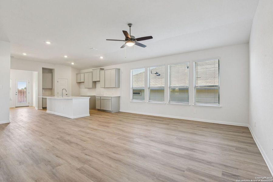 Spacious, unfurnished interior of a new home in Royal Crest, San Antonio (Image 28). Spacious, unfurnished interior of a new home in Royal Crest, San Antonio (Image 28).
